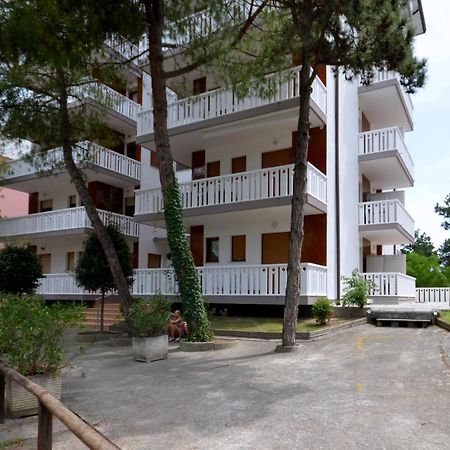 Appartamenti Lucerna Lignano Sabbiadoro Exterior photo